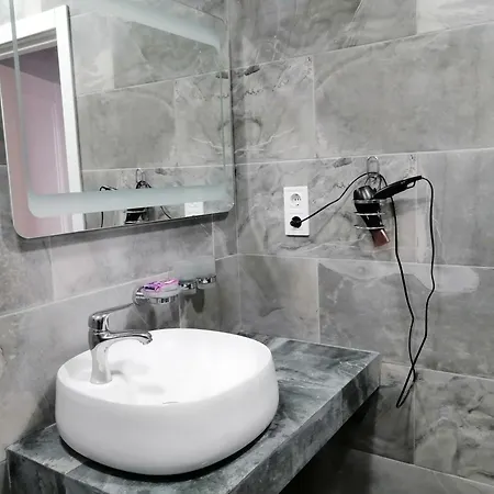 вид моря генератор убежище Apartment Odesa