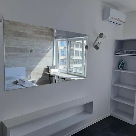 вид моря генератор убежище Apartment Odesa