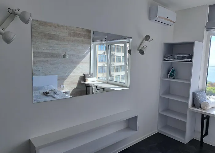 вид моря генератор убежище Apartment Odesa